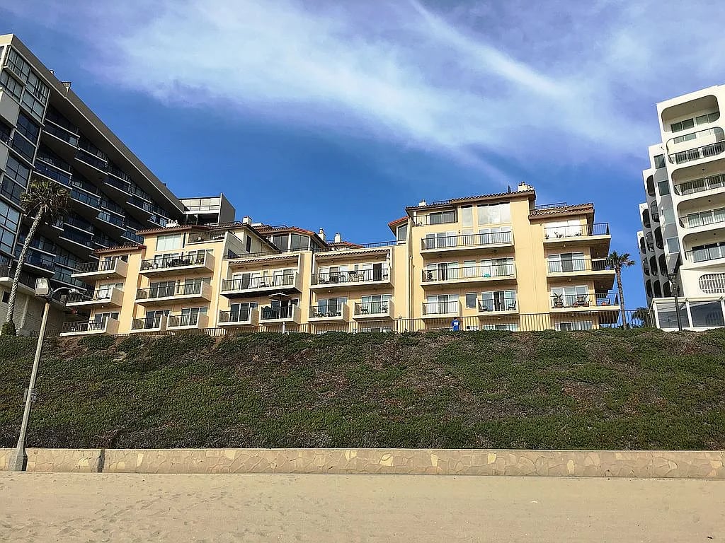 555 Esplanade Apt 418