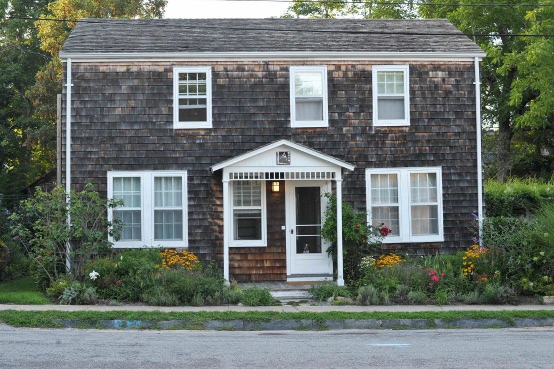 8 Amity St