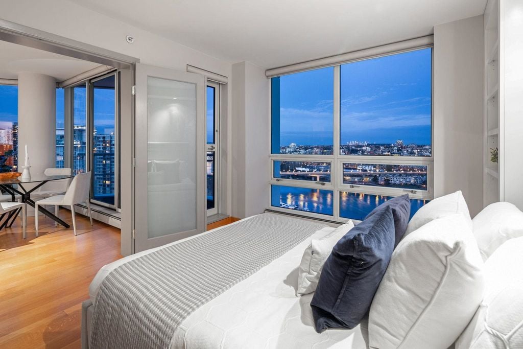 1201 Marinaside Cres, #2505