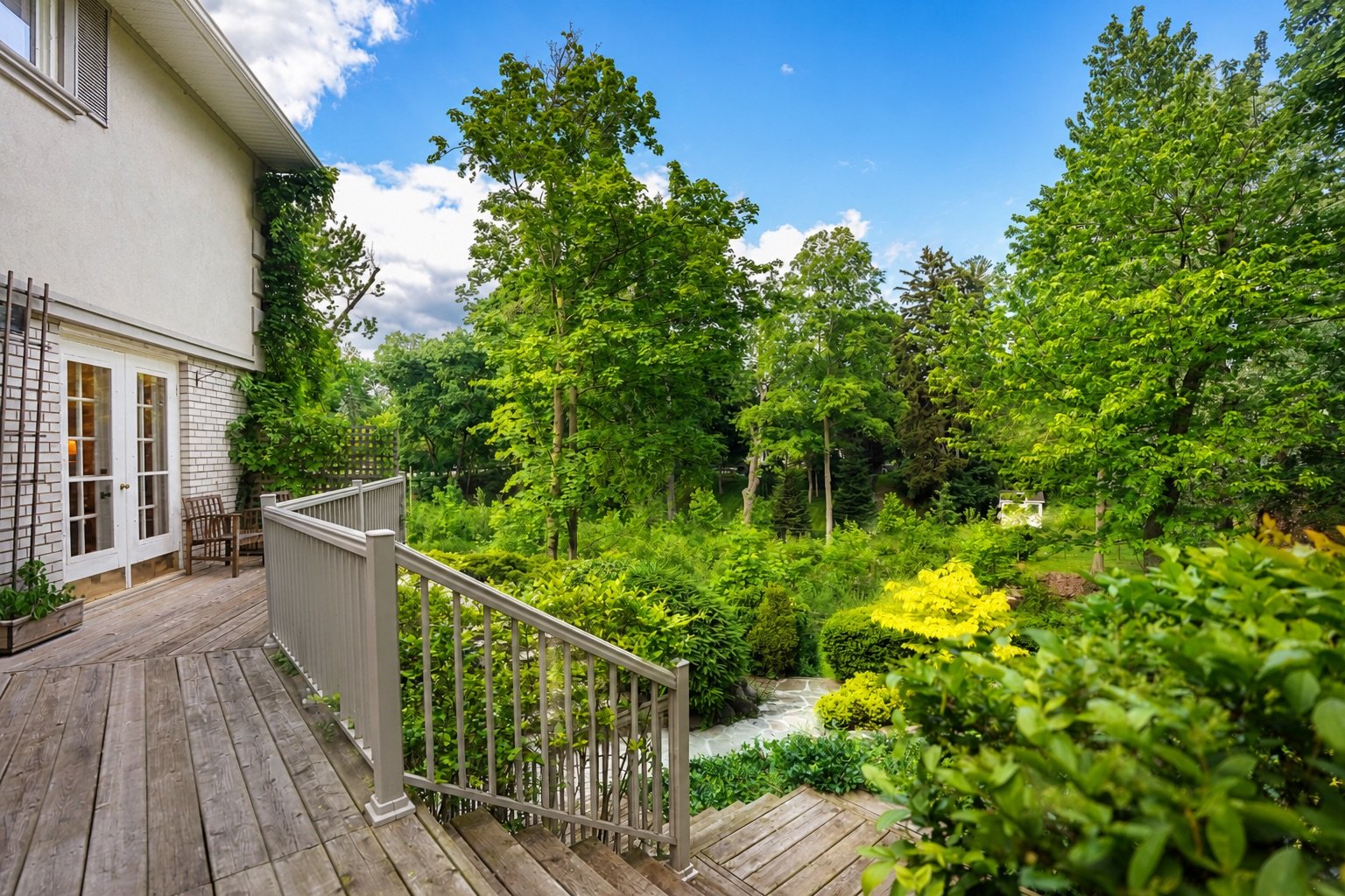 5052 Lakeshore Road, Burlington