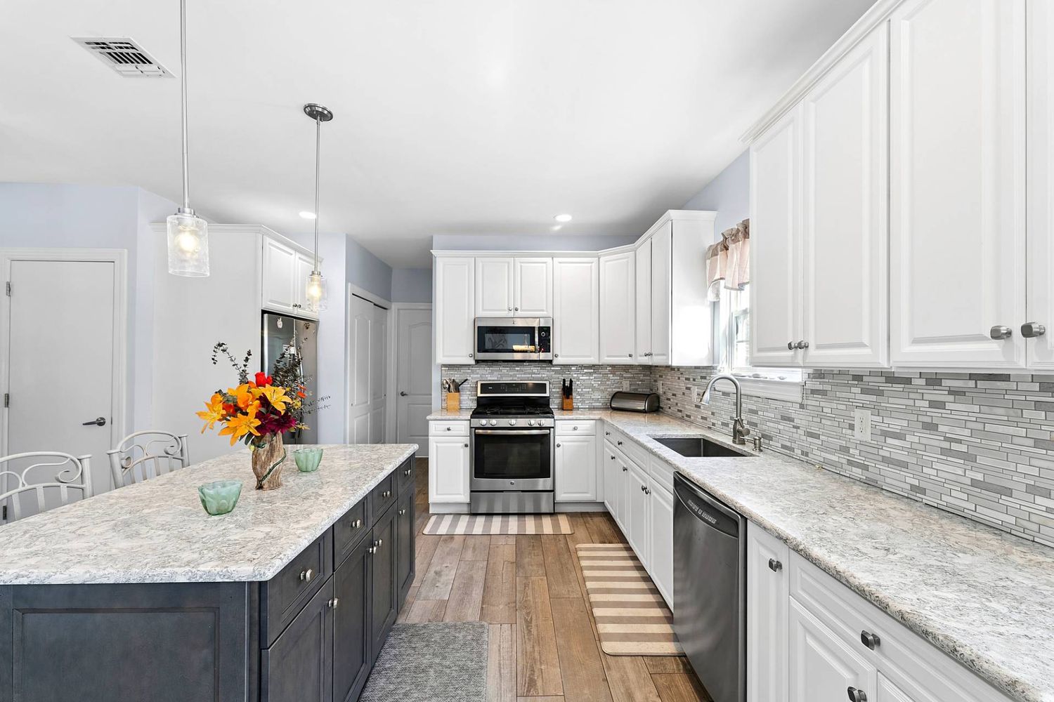 Quogue Elegance in Coveted Southampton Pines
