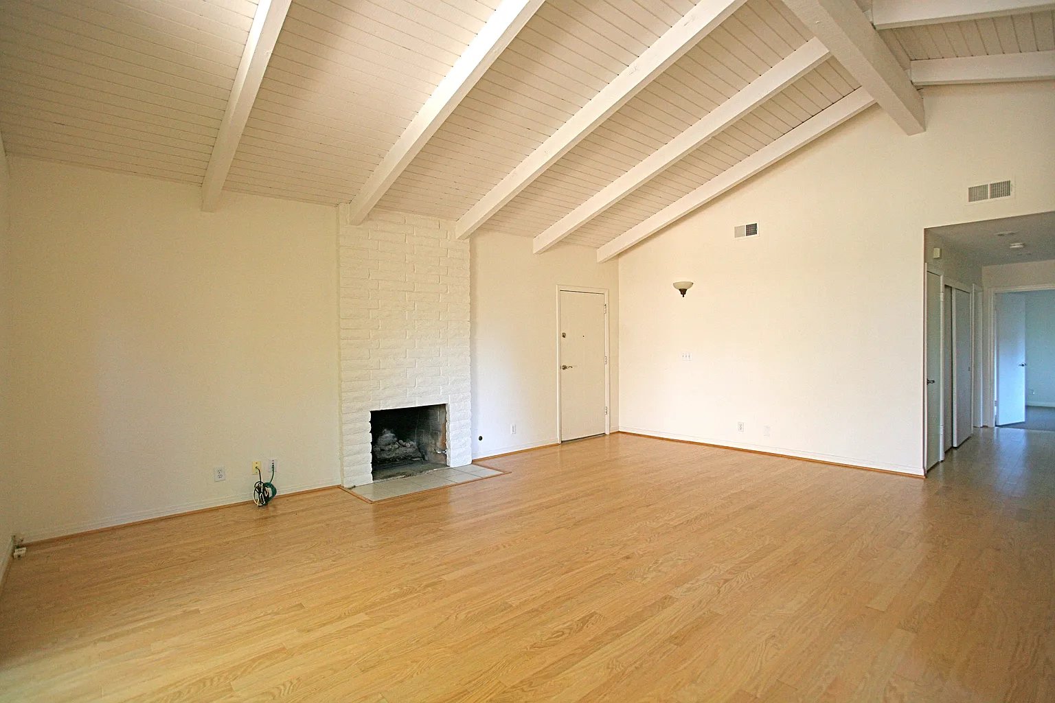 561 N La Cumbre Rd