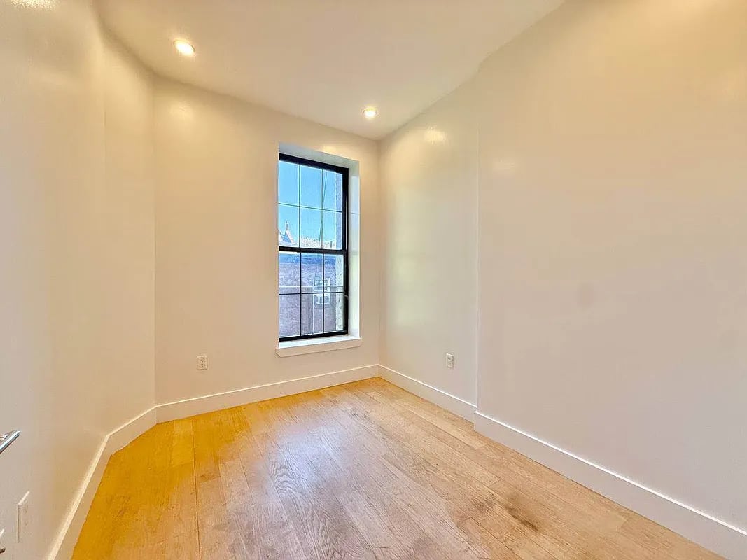 1319 Bedford Ave 4F