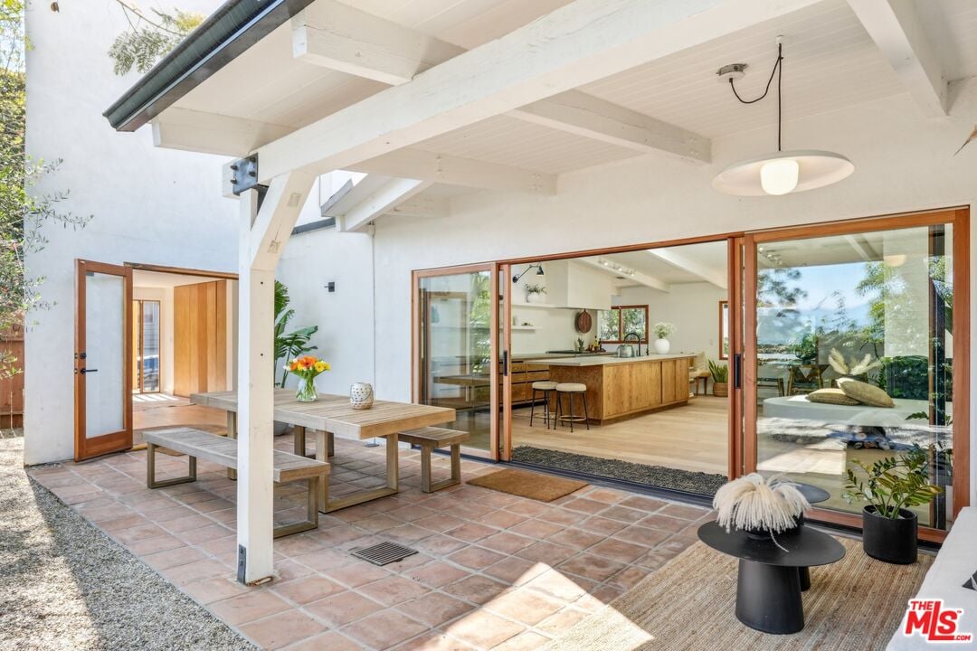 Sunset Crest Dr, 90046