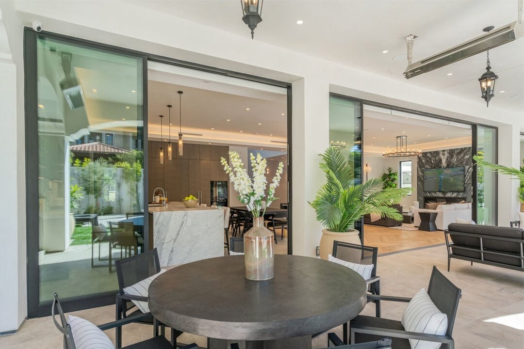 Silverreach Pavilion, N Hillcrest Rd, 90210