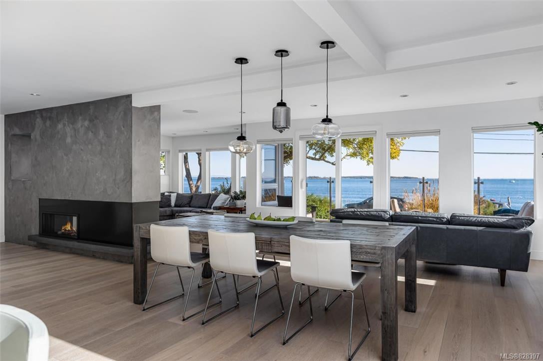 2378 Esplanade