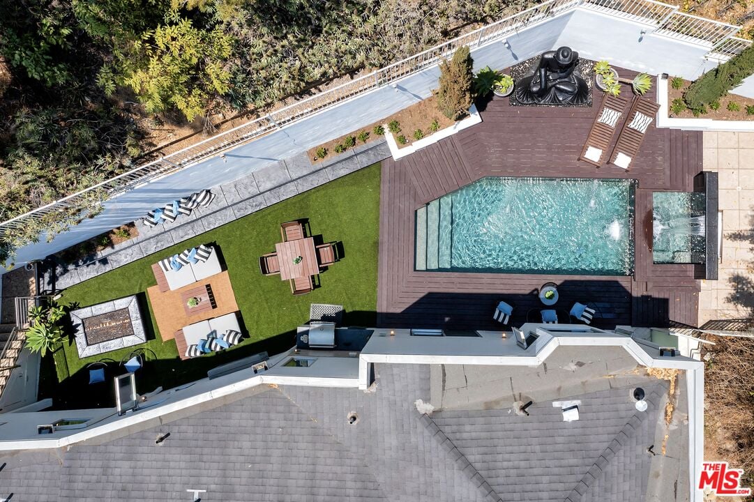 Luminor Estate, N Crescent Heights Blvd, 90069