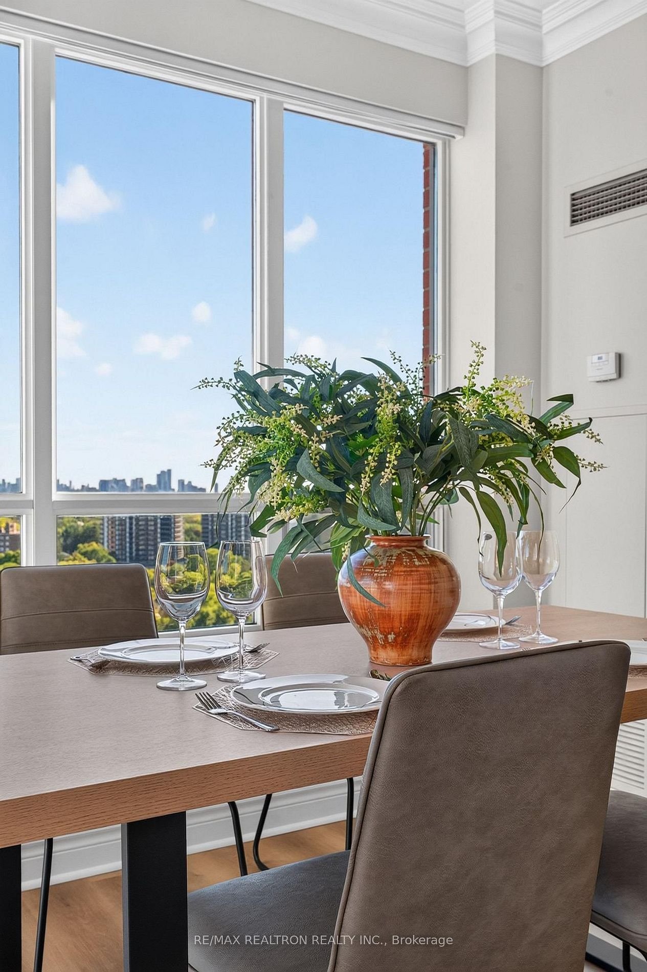 NORTH YORK LUXURY 