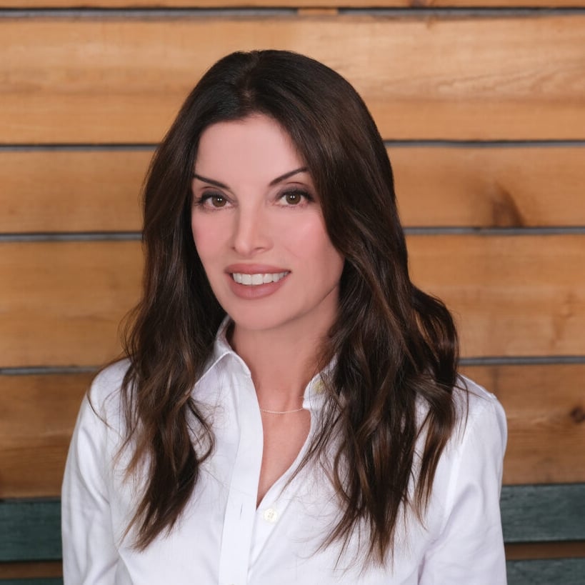 Tami MacDonald Newport Beach, CA Real Estate Agent Headshot