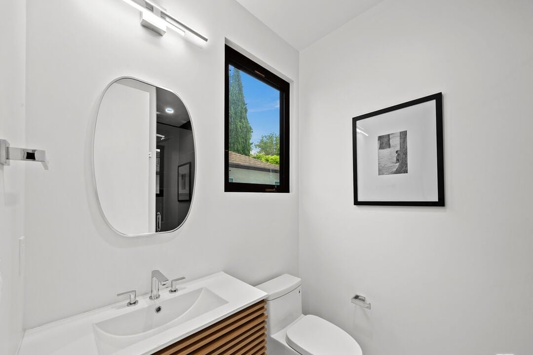 Castle Heights Pl, 90034