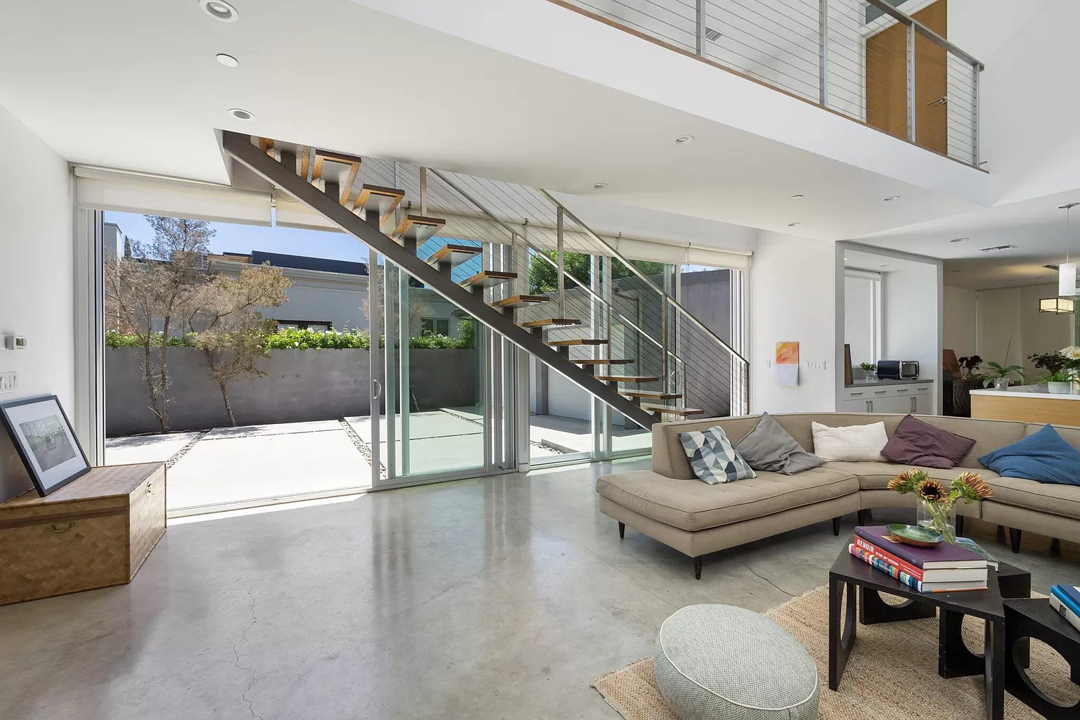 547 Huntley Dr