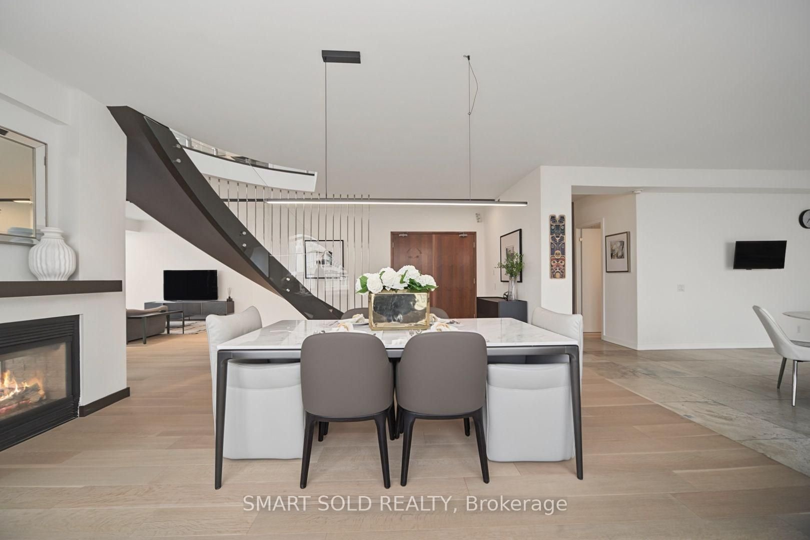 PRESTIGE AT 500 QUEENS QUAY WEST