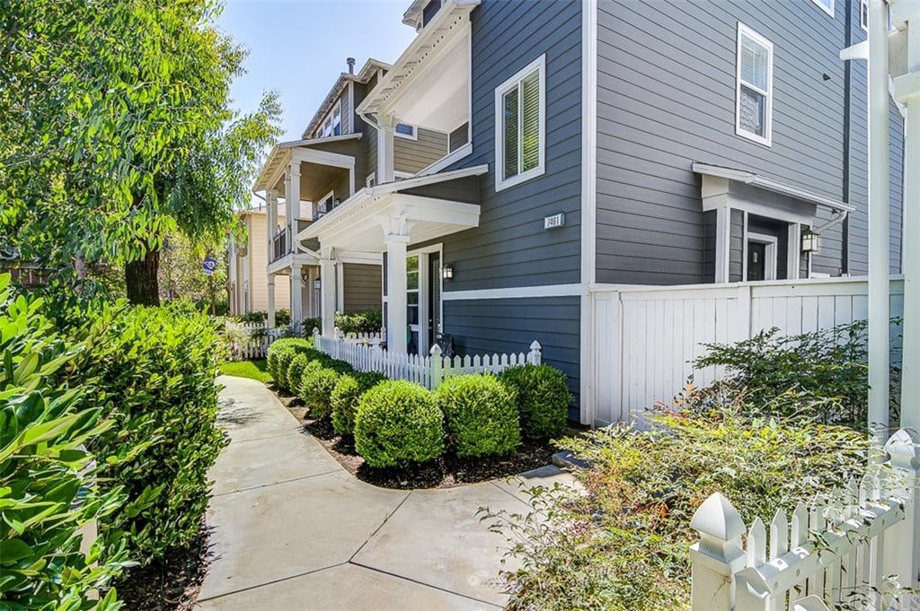 7461 Shelter Cove Cir