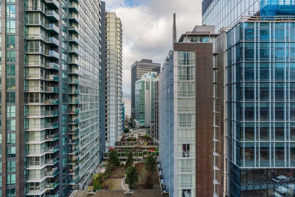 1166 Melville St, #1501