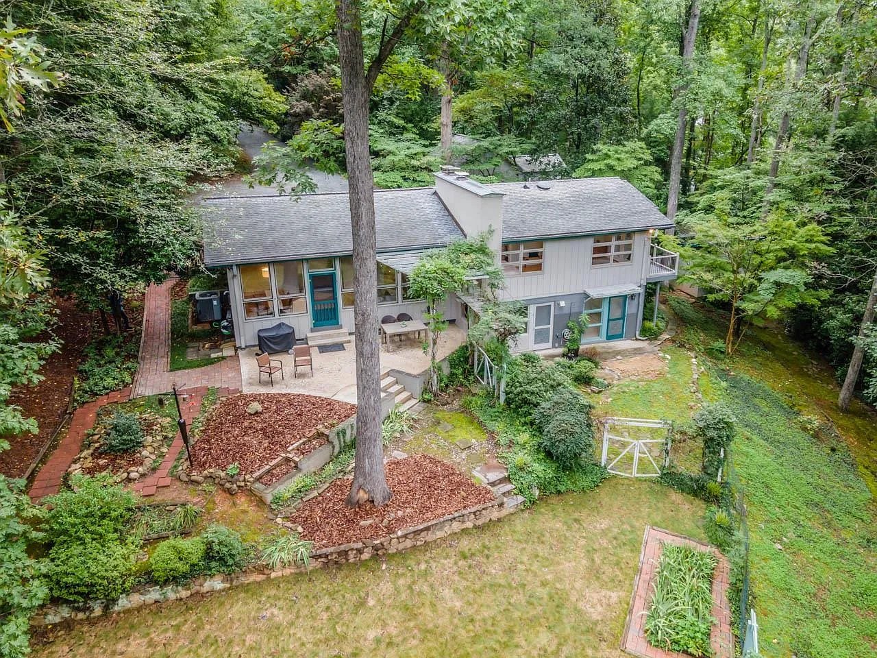 1120 Sourwood Dr