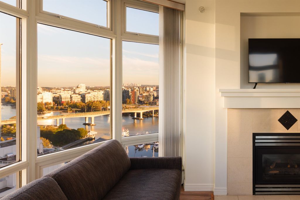 1199 Marinaside Crescent, #2305