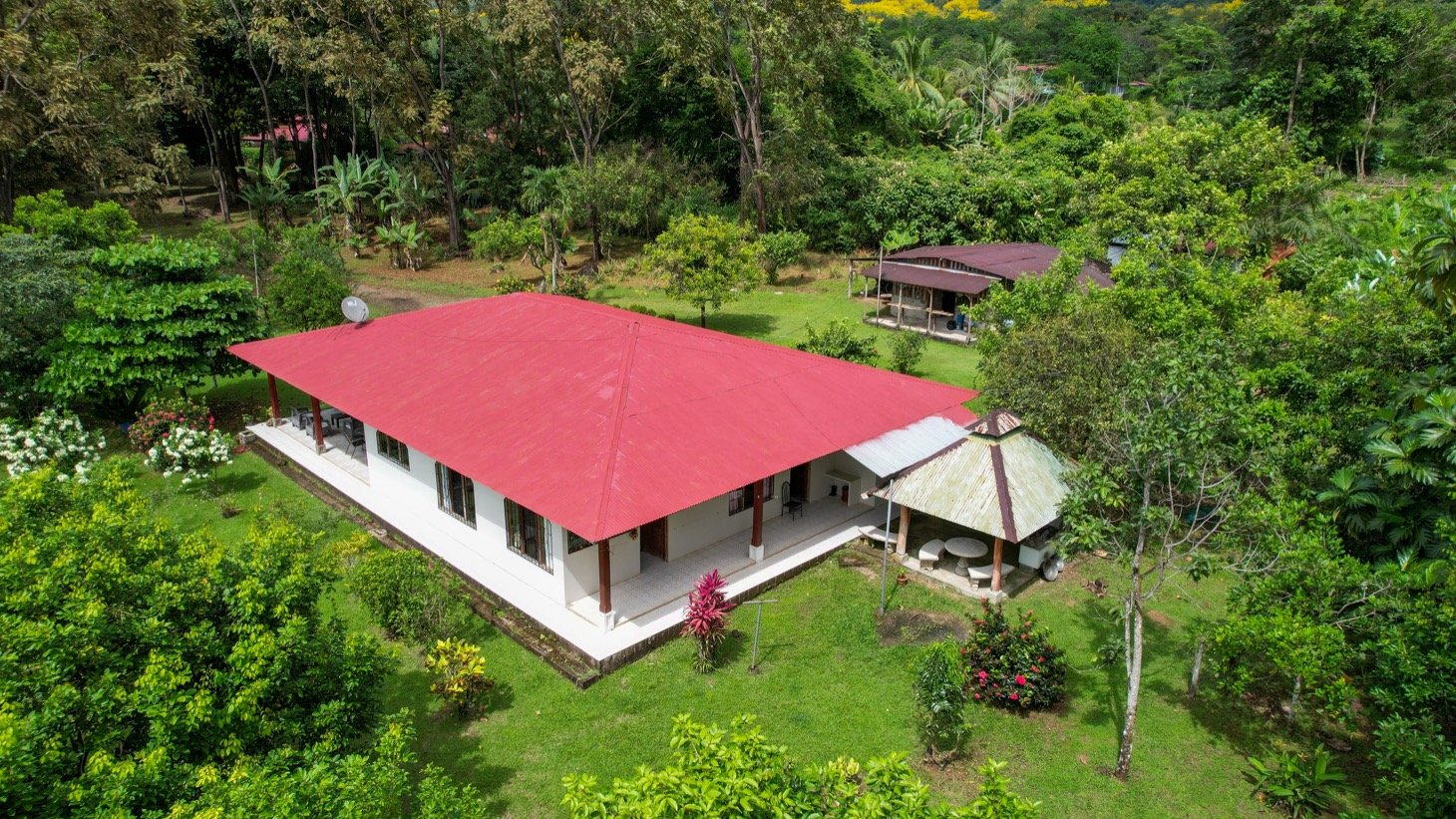 House for Sale in Ojochal, Costa Rica – Traditional Charm on 2.75 Acres