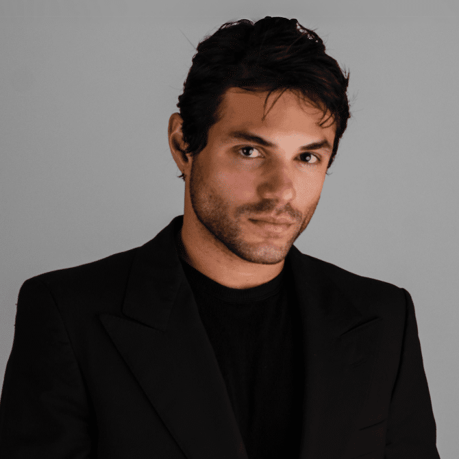 Pedro Paradis Santa Clarita, CA Real Estate Agent Headshot