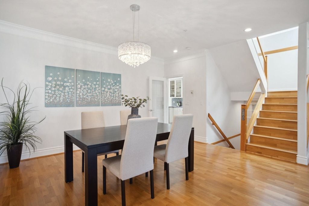 116 W 46th Ave