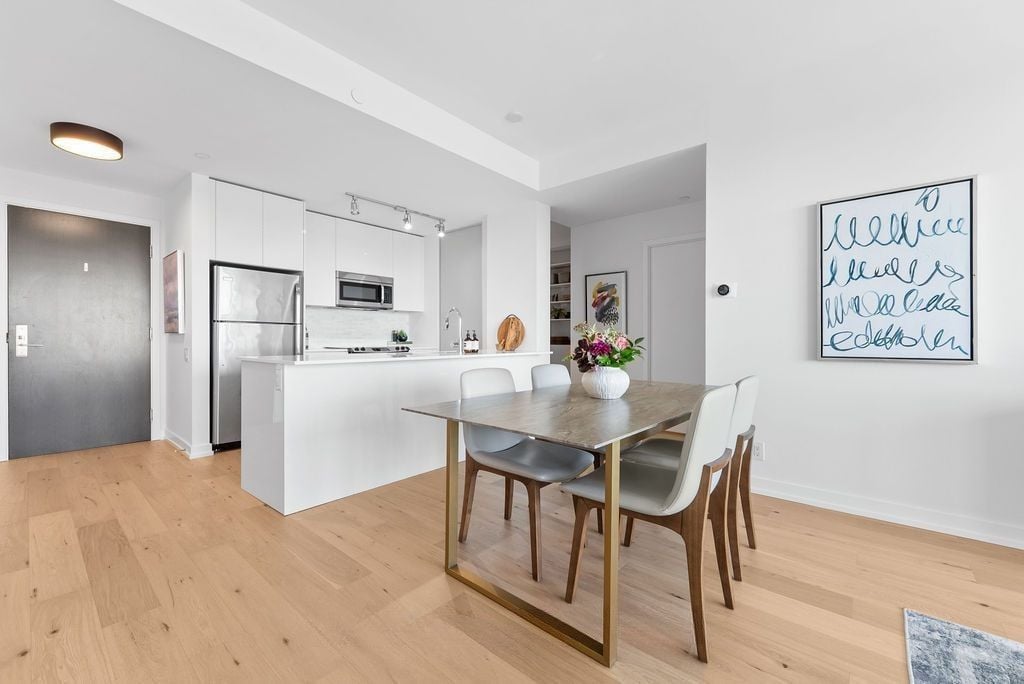 1815 Yonge St Unit: 2001