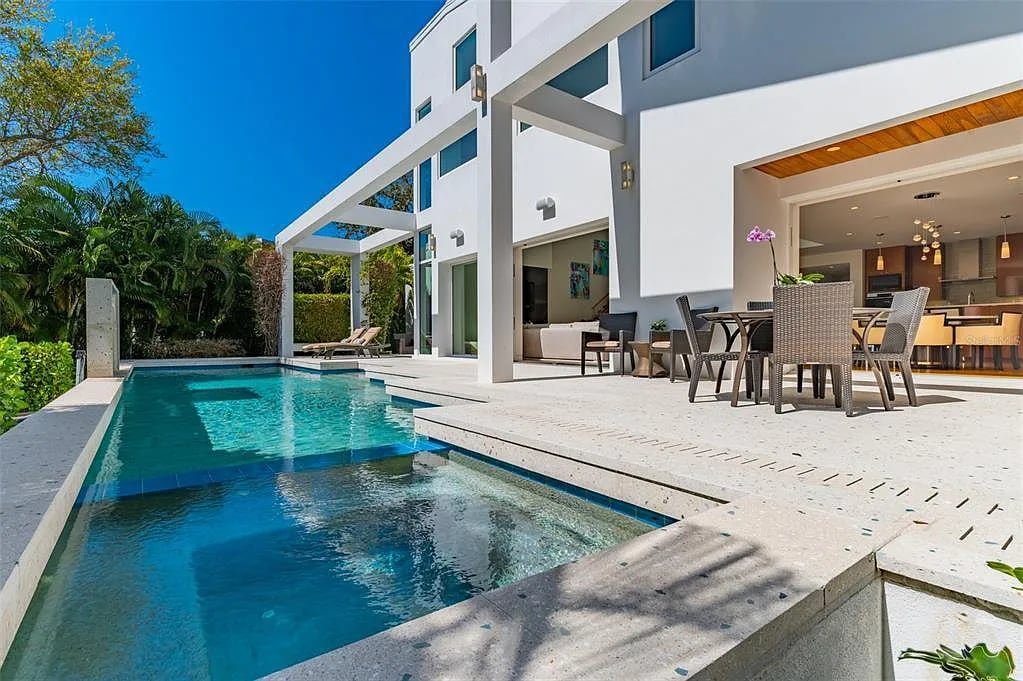 3560 Bayou Cir