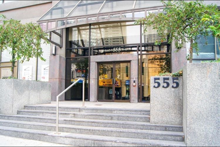 555 Yonge St 502