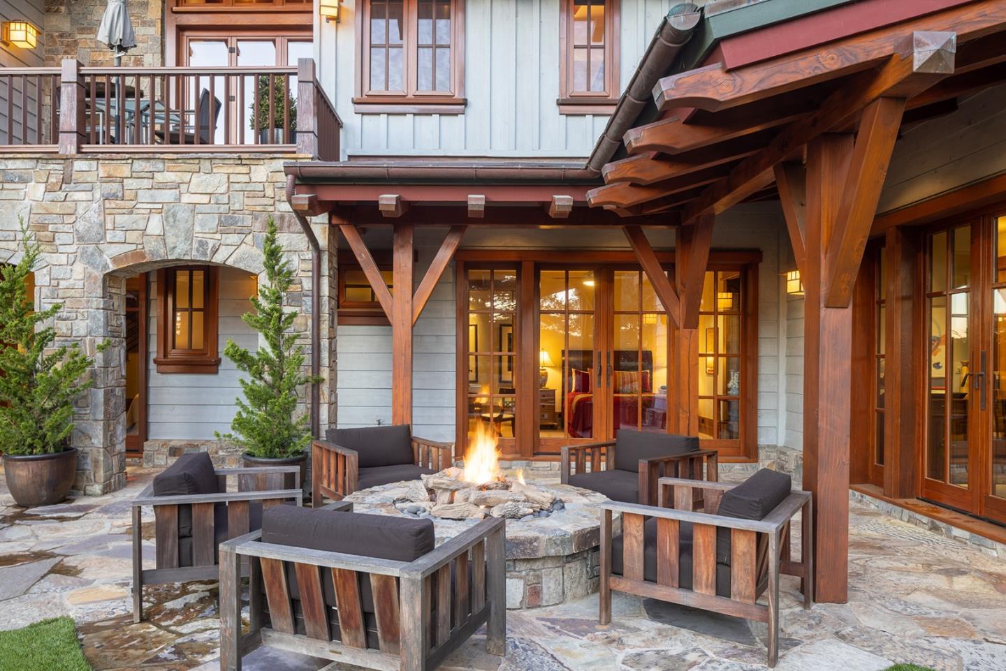 3210 Whitman Lane