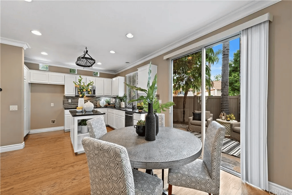 123 Colony Way