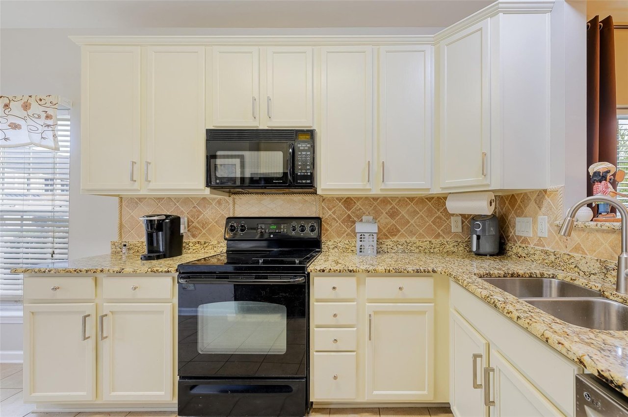 4090 Holly Villa Cir