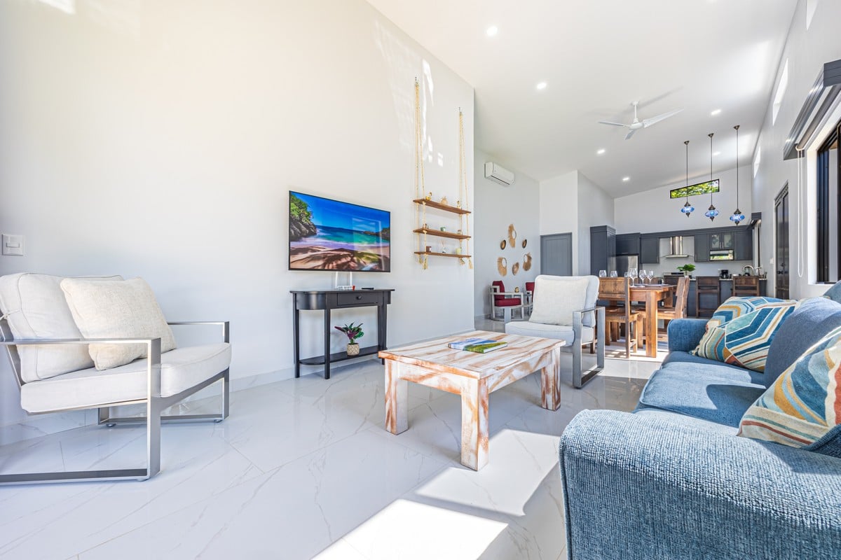 0.12 ACRES – 3 Bedrooms Newly Built Modern Home, With Pool & Privacy, Only 4min to the Beach!!!