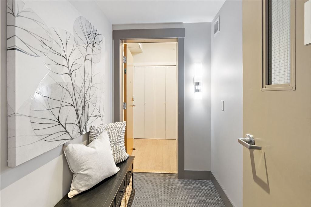 135 W 2nd St, #101