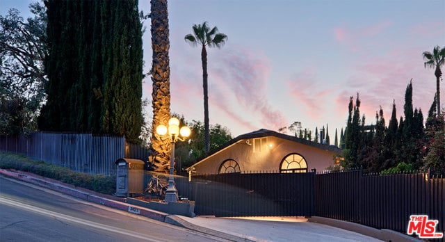 3421 Wrightwood Dr