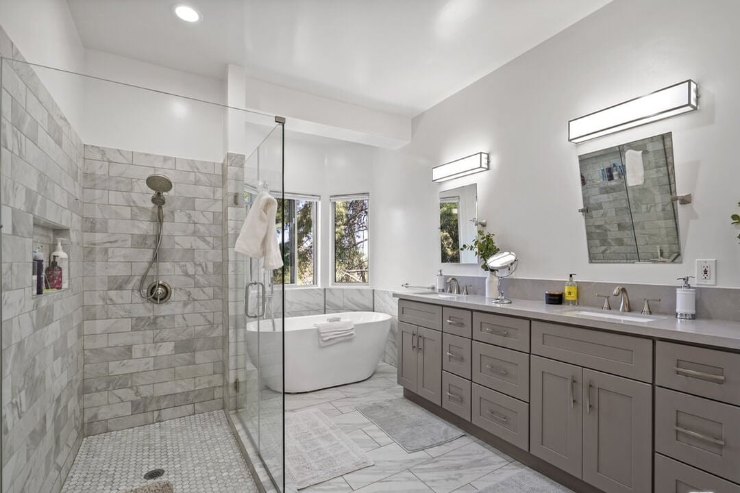 Solaris Manor, N Knoll Dr, 90068