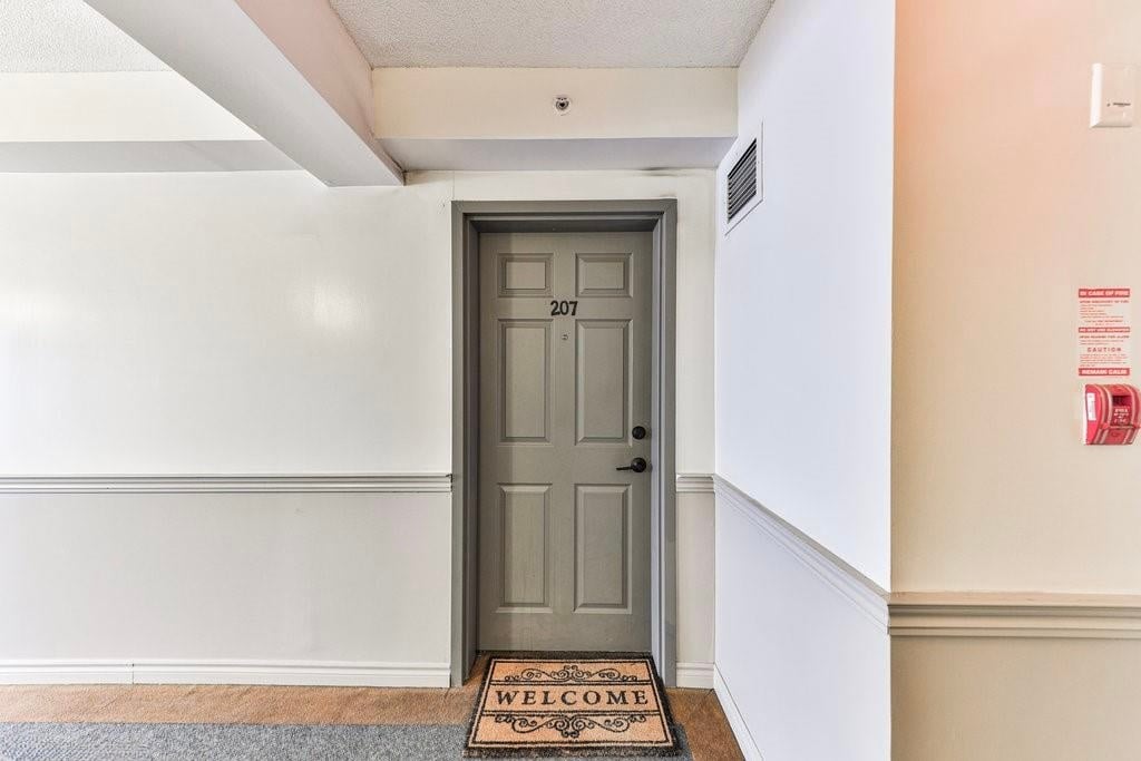 207-1421 Walker's Line, Burlington