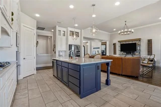 8613 Colina Ter