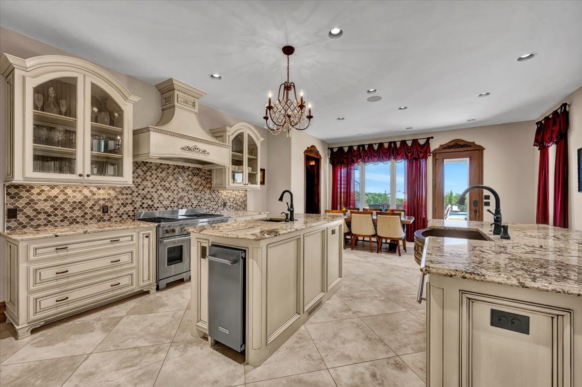 Casa Bella Estate – A Masterpiece of Luxury & Elegance in Mustang, Oklahoma - Wyatt Poindexter - The Agency 
