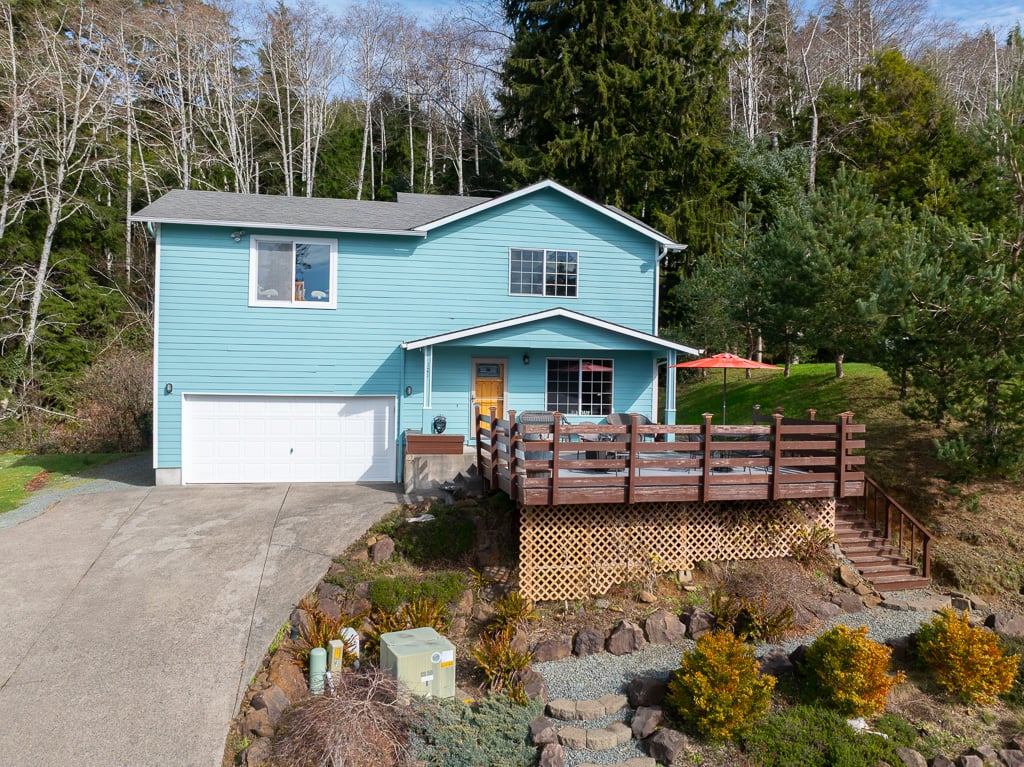 Sold Wheeler Oregon home at 121 Ridgeview Pl with Nehalem Bay and mountain views