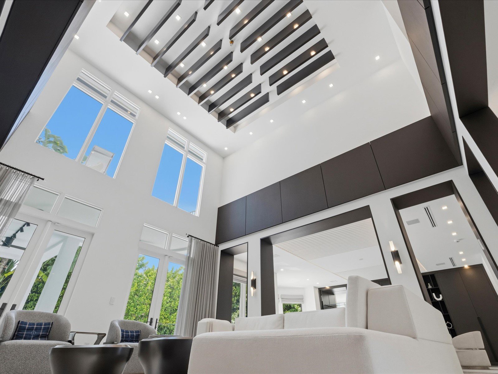 70 Camden Dr, Bal Harbour
