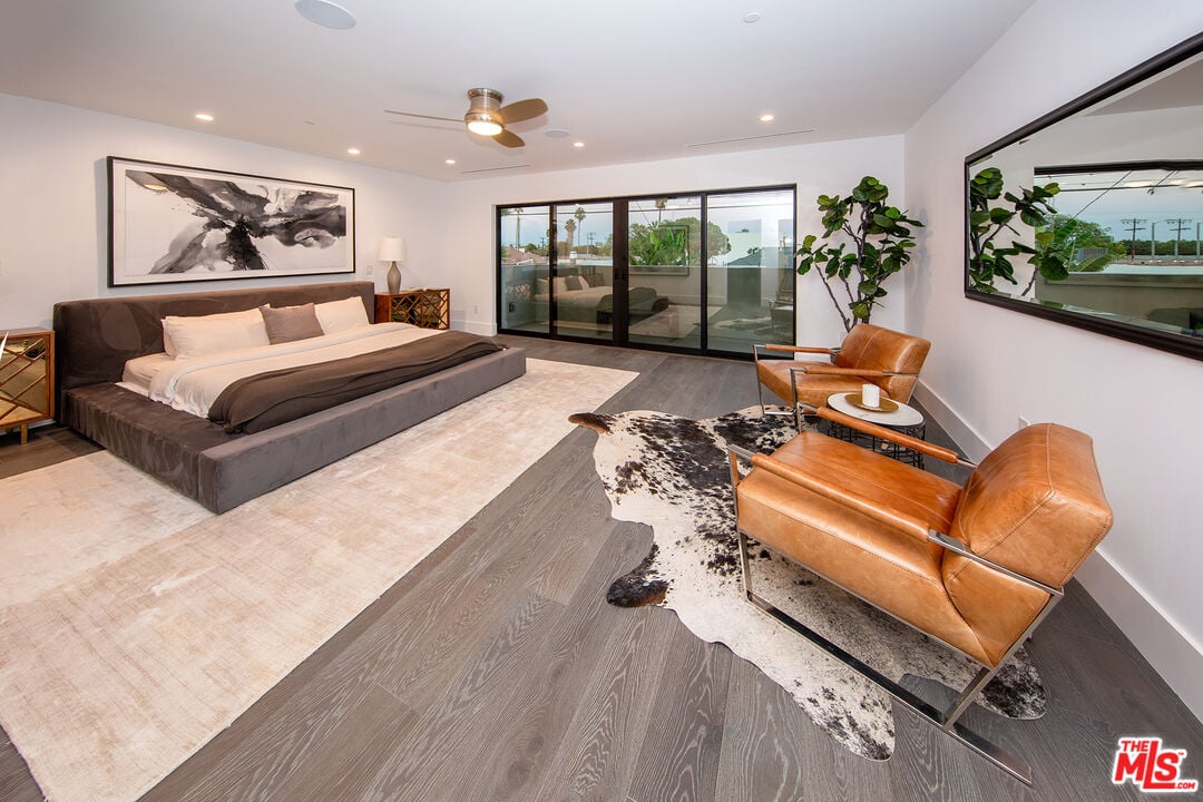 S Sherbourne Dr, 90035