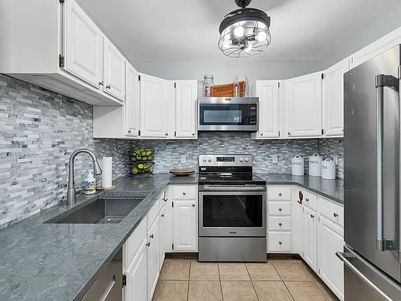 2 Farmhouse Ln Ste 6