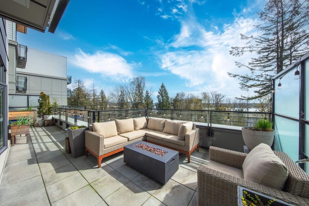 747 E 3rd St, #207