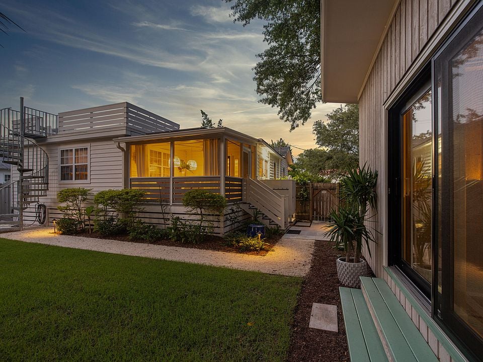 405 Station 22 1/2 St