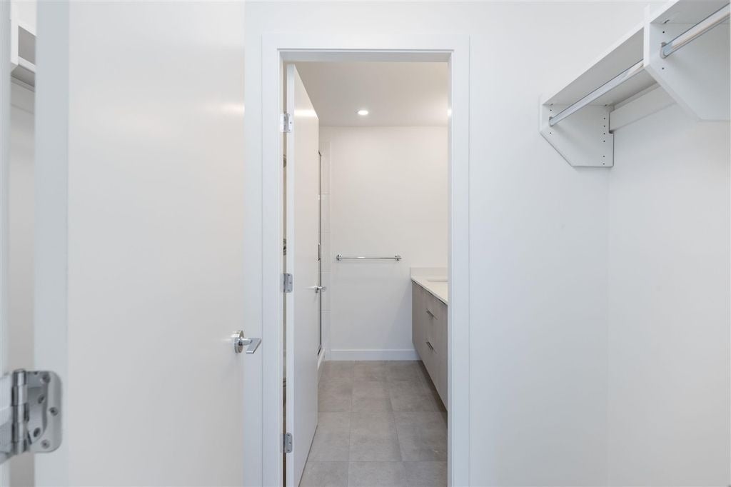 4292 Wolf Wy, #33