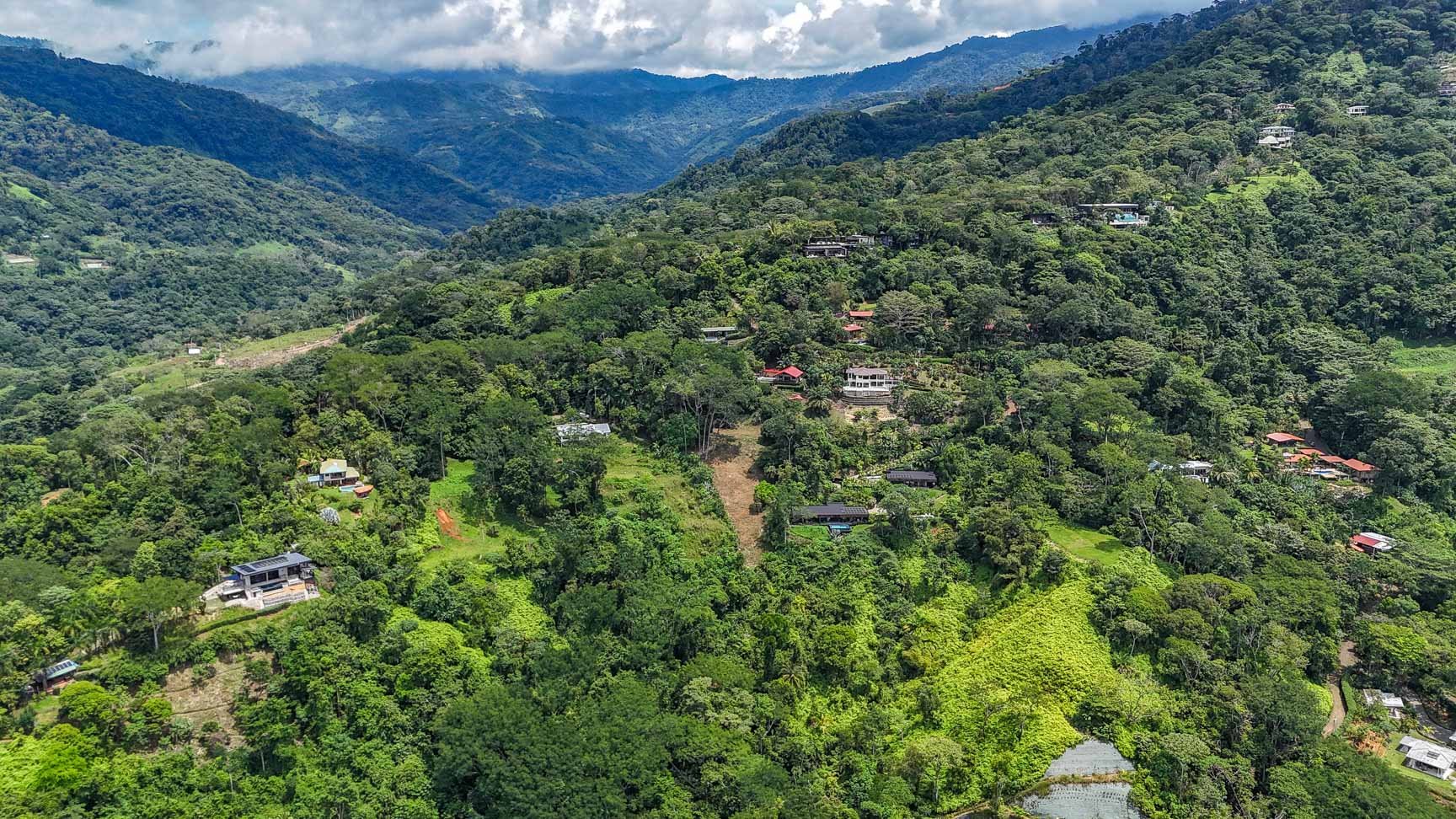Large Uvita Lot With Whale’s Tail Ocean Views, Sunsets & Legal Water – Ready to Build!