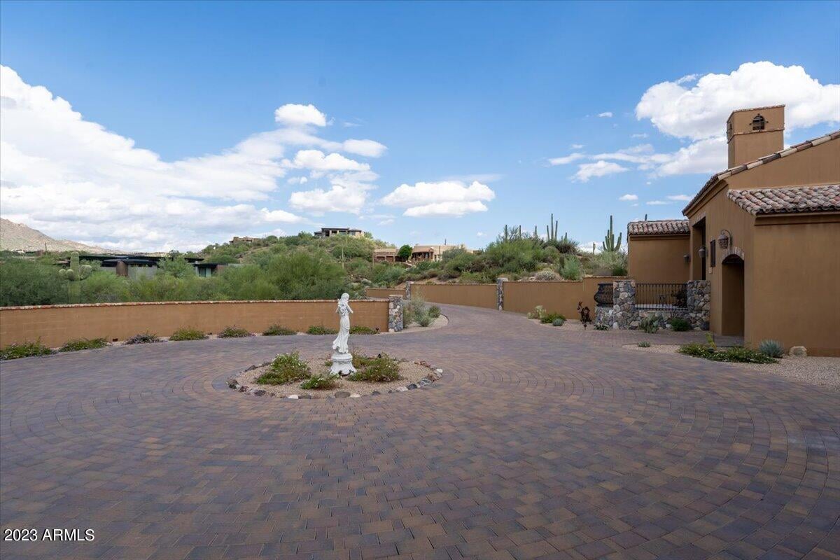 9514 E Madera Dr