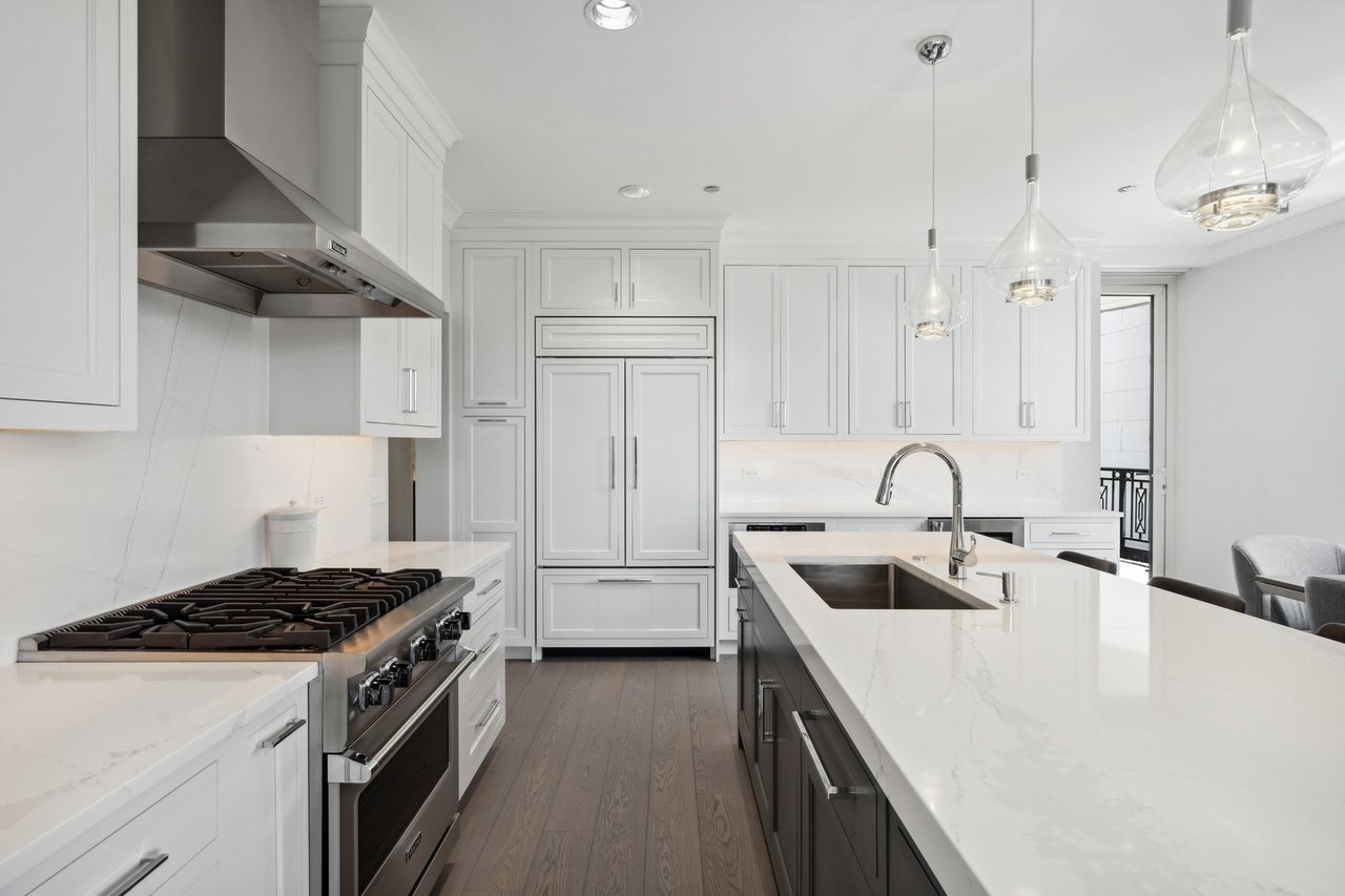 10 E Delaware Pl Unit 22D