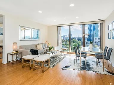255 Berry St APT 516