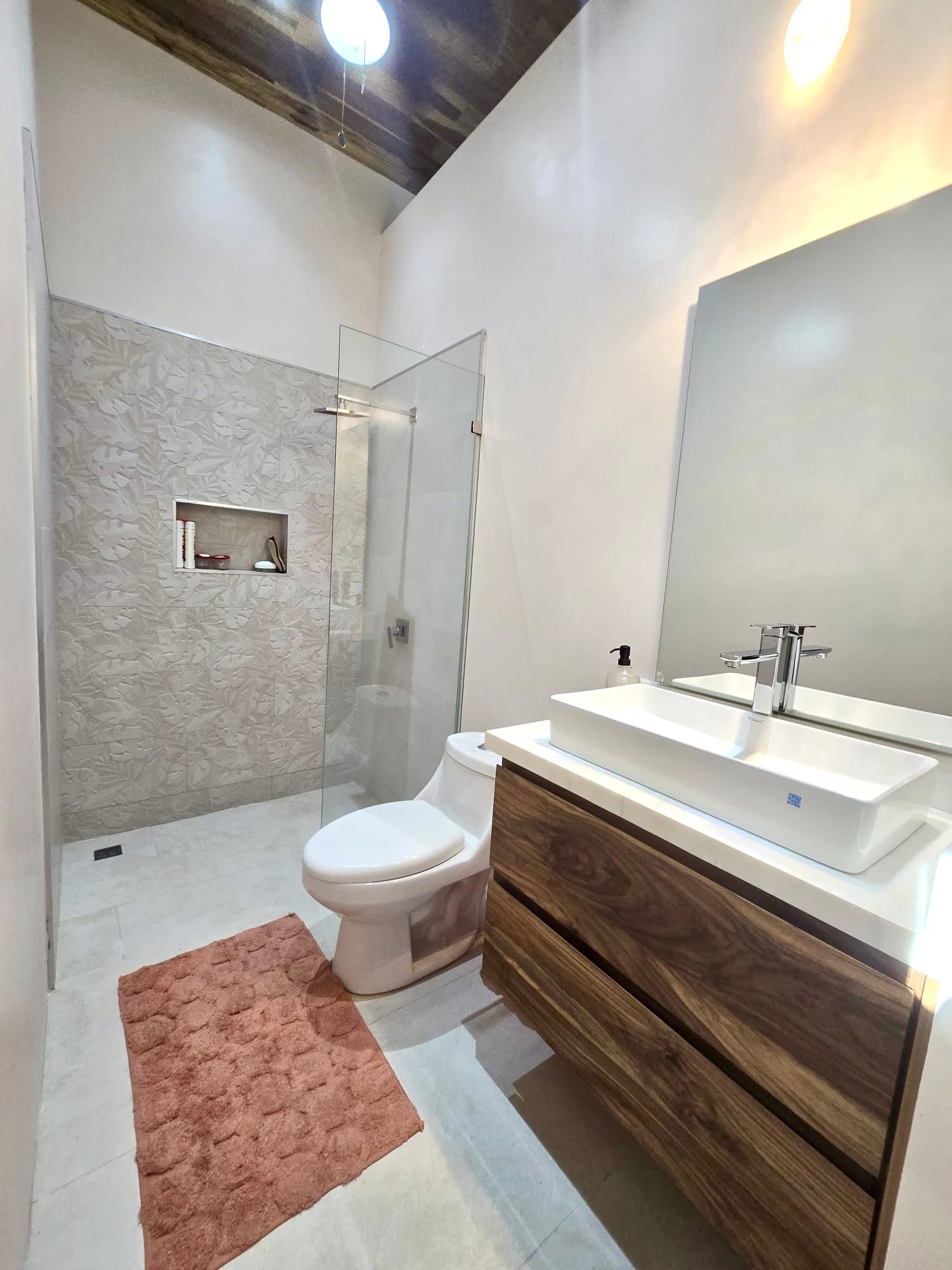 Tropical Modern Villa in Uvita – 3BR Retreat with Large Pool Near the Beach