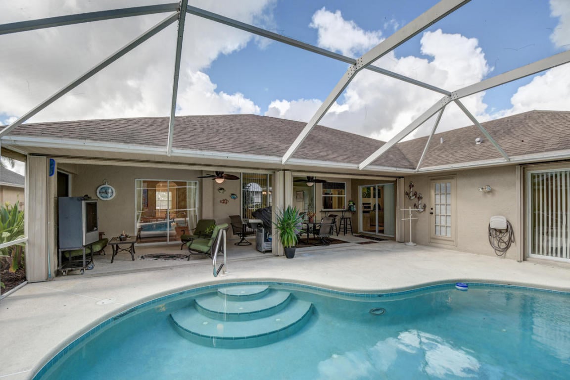 214 SW Fernleaf Trl