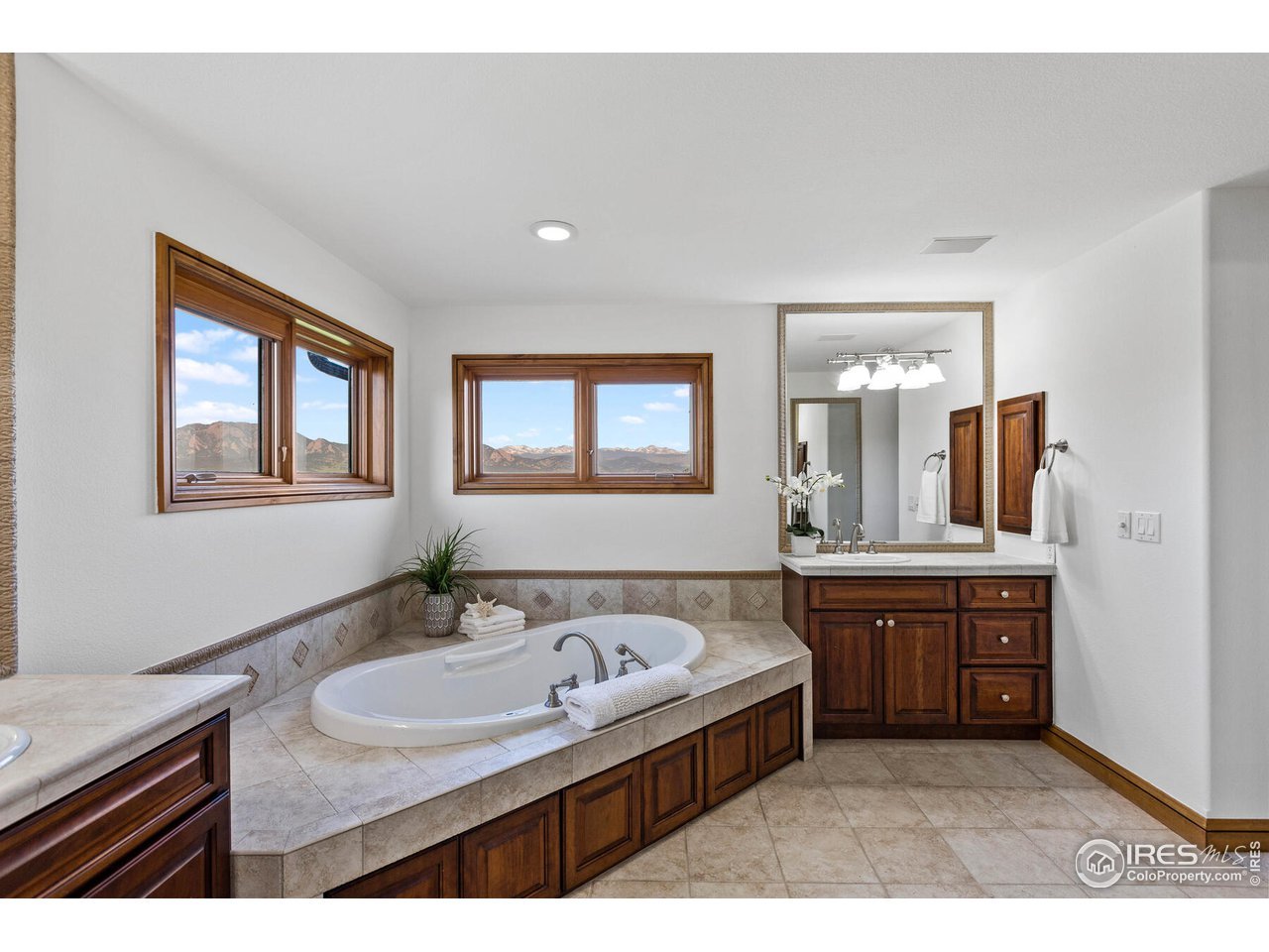 255 Barcelona Dr
